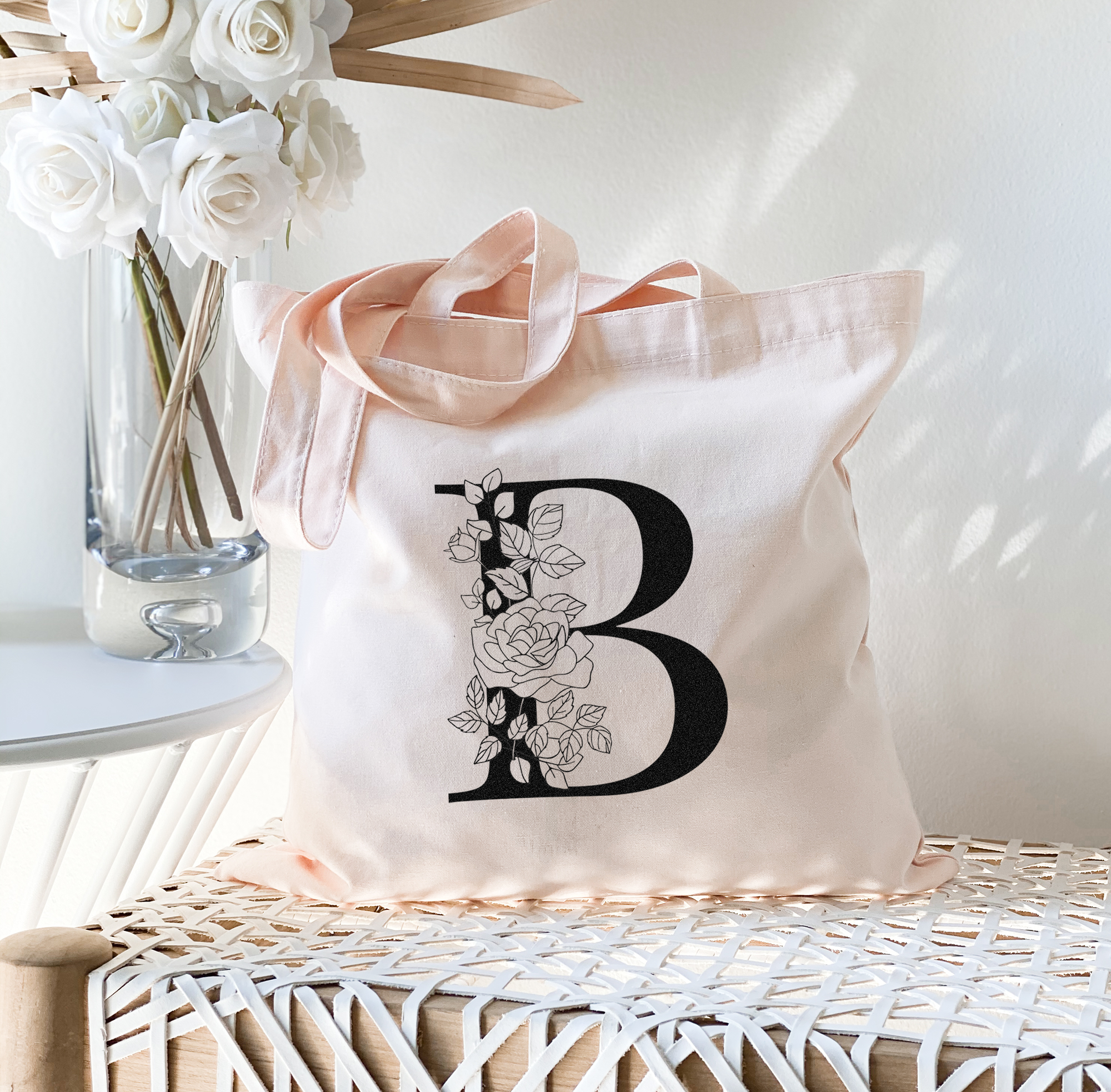 PERSONALIZED MONOGRAMMED Tote Bag, Elegant Women's Bag, Bridal Wedding Bag, Bridesmaid Tote Bag, Wedding Tote popular Bag, Monogram Flower Bag